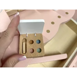 Drevený kozmetický stolík so stoličkou + príslušenstvo