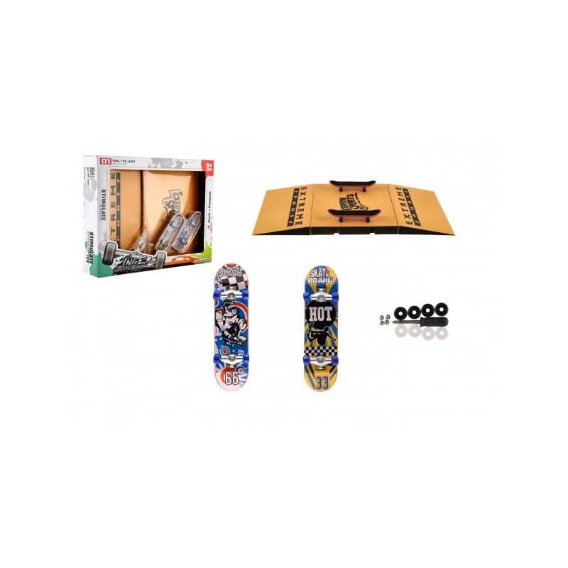 Prstový skateboard s rampou