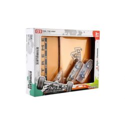 Prstový skateboard s rampou